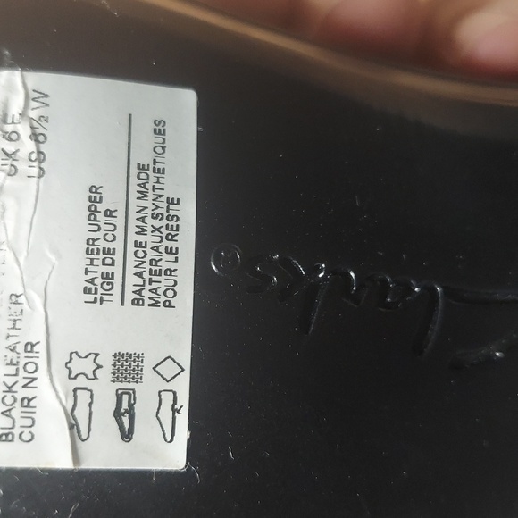 Pair of shoes for a woman. Black clarks - Picture 2 of 4